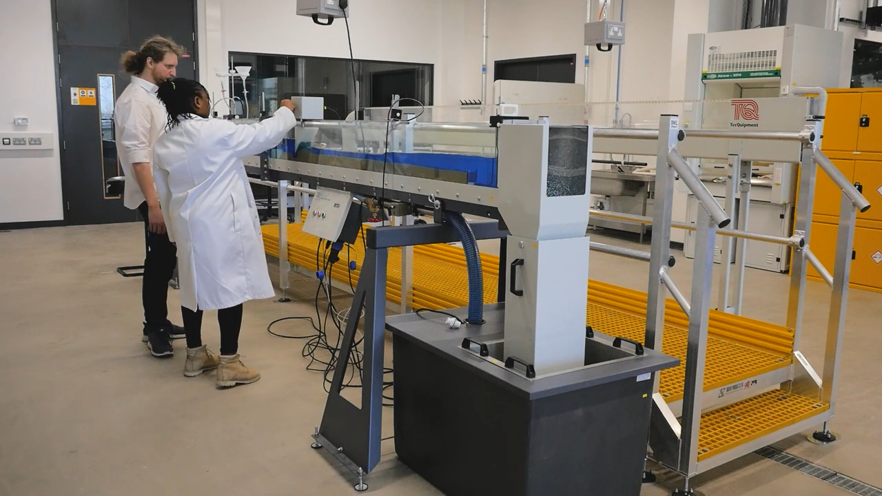 Support civil engineering students in mastering open channel flow concepts with TecQuipment’s precision-engineered flume. Perfect for demonstrating flow profiles, hydraulic jumps, and sediment transport in a practical setting.